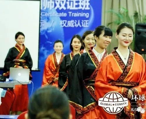 智慧女性的朝陽職業(yè) 轉(zhuǎn)型國際禮儀培訓師與攝影攝像服務